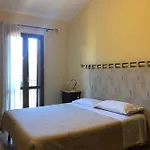 Domus Birdi B&B 오롤리