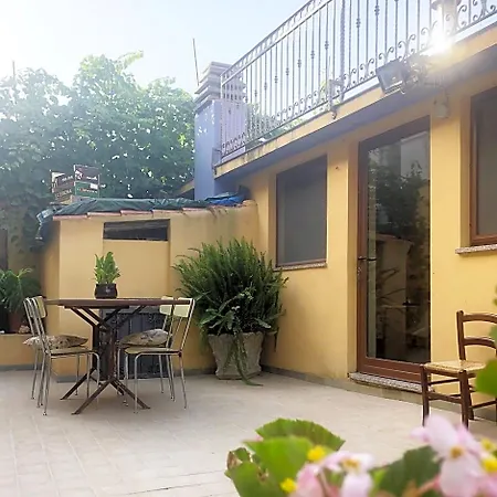 Domus Birdi Bed & Breakfast *